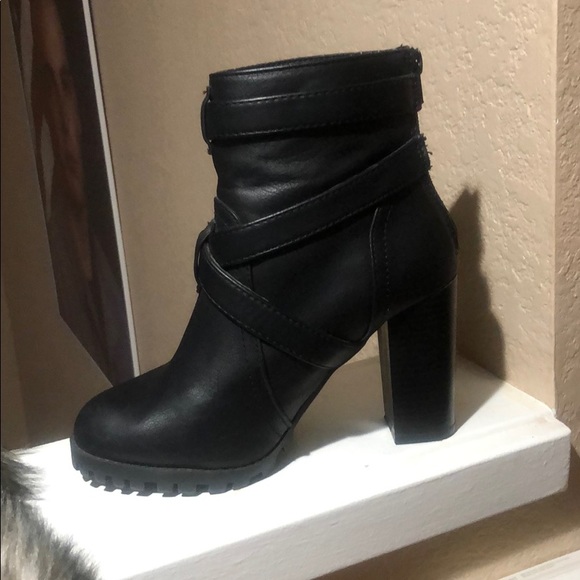 Black block heel ankle boots - Picture 2 of 6